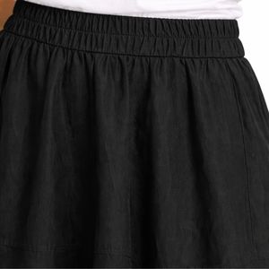Jupe en cuir véritable pour femme, tendance, disponible en différentes couleurs, nouveau style brillant, longueur standard, en promotion, pour le golf et les activités sportives. - Product Image 5