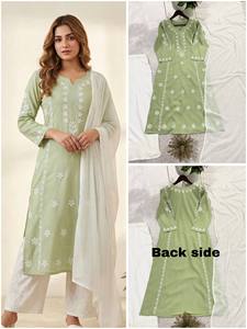 Ensemble palazzo vert pastel en rayonne avec broderies, kurti à col en V, taille unique, bas en georgette, dupatta, tenue élégante et décontractée - Product Image 4