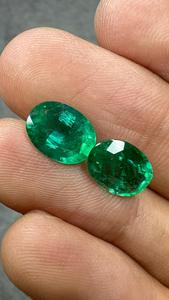 Paire de pierres précieuses vertes naturelles émeraude ovale de 4,29 carats, facettées, pour boucles d'oreilles, bagues et bijoux - Product Image 4