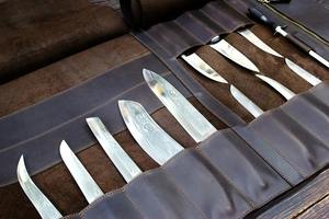 กระเป๋าหนังวัวแท้แบบม้วนสำหรับใส่มีดเชฟ ผลิตตามสั่ง ขายส่งจากโรงงาน สำหรับเก็บเครื่องมือผู้ชาย รองรับ OEM รุ่น LKR-0353 - Product Image 6