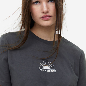 Camiseta de Mujer de Alta Calidad, Nueva Llegada, Mangas Largas, Logotipo Personalizado, con Capucha, 100% Algodón Transpirable, en Venta a Bajo Precio - Product Image 6