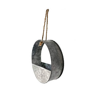 Maceta Colgante de Pared Circular de Metal Galvanizado Estilo Rústico, Decoración de Jardín de Hierro para Interiores y Exteriores, Maceta con Colgador de Cuerda - Product Image 1