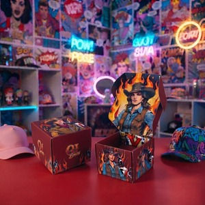 กล่องไปรษณีย์ทรงเบสบอลแบบ Snapback ของ QJ Boxes กล่องพับได้สำหรับขายส่ง พร้อมบริการพิมพ์ลายตามสั่ง โซลูชั่นบรรจุภัณฑ์สำหรับการจัดส่ง - Product Image 2