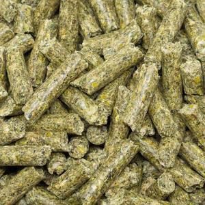 Pellets de Alfalfa Nutritivos para Ovejas, Pellets de Alfalfa Ricos en Proteínas, Alimento Sostenible para un Crecimiento Saludable del Ganado - Product Image 5