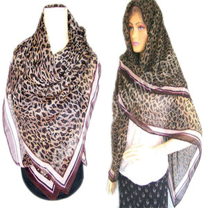 Écharpe en lin imprimé et polycoton, collection printemps, hijab léger, doux, respirant, motif floral, châle élégant pour femme musulmane - Product Image 1