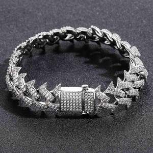 Bracelet en diamant moissanite hip-hop personnalisé OEM le plus vendu, avec coffret cadeau haut de gamme disponible au meilleur prix depuis l'Inde - Product Image 5