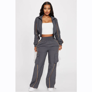 Ensemble de survêtement gris pour femmes grandes tailles, 2 pièces, manches longues, coupe ample, tenue décontractée d'automne avec poches latérales et fermeture éclair - Product Image 1