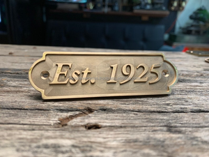 ป้ายประตูทองเหลืองขัดเงาเฉพาะรุ่นที่มีตัวอักษรแกะสลักเลียนแบบสไตล์ของตกแต่งบ้าน - Product Image 3