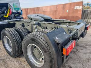 Camion tracteur lourd Sinotruk HOWO 371HP 6X4 10 roues, bon état, transmission manuelle/automatique, conduite à gauche, occasion - Product Image 5