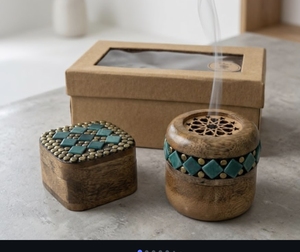 Brûleur à bakhoor traditionnel en bois, artisanal, porte-encens pour bakhoor et oud arabes, décoration d'intérieur. - Product Image 1