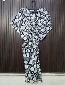 Camisón largo de algodón con estampado floral para mujer, cuello en V, manga corta, ropa de dormir de verano, tejido suave y transpirable - Product Image 2