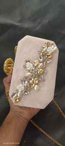 กระเป๋าคลัทช์ทรงครึ่งวงกลมประดับเรซิ่น ตกแต่งคริสตัลและมุก ปิดด้วยแม่เหล็ก สายคล้องโซ่-แฟชั่นลำลอง ลายหิน - Product Image 4