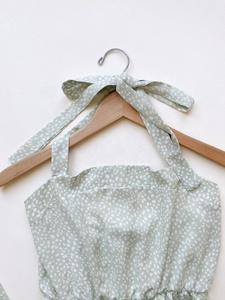 Mini robe avec froncée en bas et dentelle, tenue élégante, verte claire, vêtements parfait pour l'été - Product Image 4