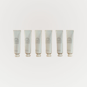 Crema de manos Reopyum La Fleur 50 ml, loción floral en tubo para regalo de Navidad, productos de cuidado personal - Product Image 1