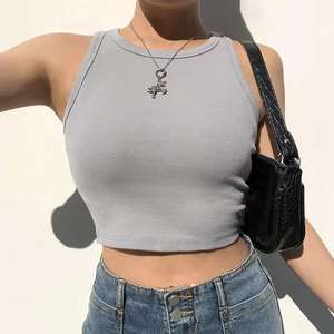 เสื้อกล้ามแขนกุดสไตล์มินิมอลสไตล์เกาหลีสำหรับผู้หญิง – เสื้อกล้ามสตรีทแวร์สุดอินเทรนด์พร้อมโลโก้แบรนด์สั่งทำพิเศษ เสื้อกล้ามใส่สบาย - Product Image 1