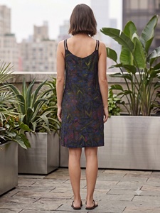 Robe d'été décontractée Y2K en rayonne tissée respirante, coupe trapèze, sans manches, longueur genou, col en V croisé, motif géométrique, taille naturelle, haute qualité - Product Image 5