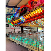 Grand équipement d'amusement extérieur : Voiture tamponneuse électrique montée sur remorque pour parcs d'attractions et fêtes foraines