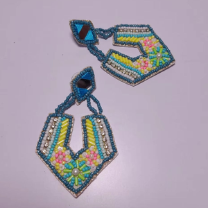 Pendientes Artesanales con Motivo Floral de Mariposa, Bordados con Cuentas de Semillas, Ligeros, Joyería Tradicional de Moda, Base de Algodón, Estilo 179 - Product Image 1
