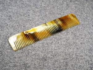 Peigne en corne de buffle/vache polie de qualité supérieure, fait main, taille personnalisée, poils naturels, avec motif ange Feng Shui - Product Image 3