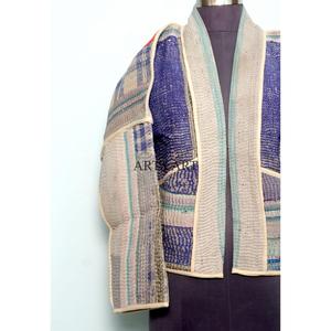 Veste courte réversible en coton 100% Kantha vintage faite à la main, vêtements pour femmes d'artisanat indien pour le printemps et l'automne - Product Image 2