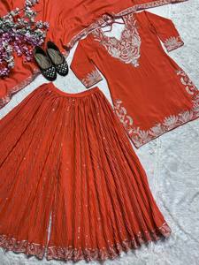 Elegante conjunto Sharara de diseñador en seda Chinnon con elaborado trabajo de lentejuelas y dupatta a juego - Product Image 6
