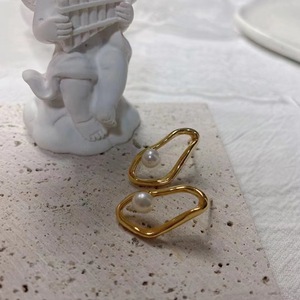 Boucles d'oreilles à clous en perles d'eau douce naturelles de 12-11 mm, argent sterling 925 incrusté, clip d'oreille avec quatre feuilles, légers défauts - Product Image 4