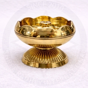 Lampe à huile Diya géométrique en laiton antique, motif paon indien artisanal, support de lampe Pooja pour temple, décoration intérieure, Diwali - Product Image 4