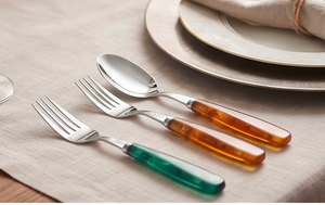 Ensemble de couverts élégants en acier inoxydable finition argentée avec manches en résine colorées, pour fêtes, mariages et restaurants - Product Image 4