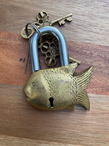 Cadenas en laiton antique en forme de poisson, fait main, durable, en laiton massif, pour la sécurité des portes et des armoires domestiques, et objet cadeau vintage - Product Image 2