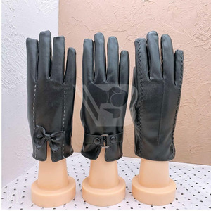 Pakistan Supplier Winter <b>Gloves</b> Black Color Outdoor <b>Warm</b> Winter <b>Gloves</b> Leather <b>Gloves</b> - Product Image 3