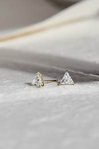 Boucles d'oreilles clous en diamant de laboratoire triangulaire, certifiées IGI DEF VVS VS, en or massif, vente en gros d'usine, fabricant de bijoux OEM ODM - Product Image 2
