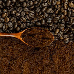 Paquete de 1 kg de Café Robusta Tostado Oscuro en Grano, Producto de Vietnam, Calidad de Exportación, para Café Helado Tradicional - Product Image 1