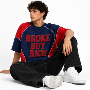 Camiseta de Manga Raglán Extra Grande para Hombre, Diseño Único, Rojo y Azul en Contraste, Cuello Redondo Tejido, Estilo Urbano, Diseño con Letras Impresas - Product Image 4