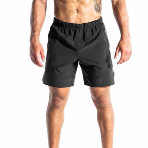 Shorts de sport noirs pour hommes, taille mi-haute, élastiques, séchage rapide, avec bande latérale, en tissu polyester tissé - Product Image 4
