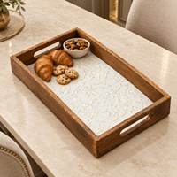 Plateau de service en bois naturel émaillé |   Plateau de service décoratif doré à motif floral avec poignées découpées pour la maison et la cuisine, idéal pour les cadeaux