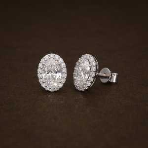 Boucles d'oreilles halo de luxe en or 14 carats plaqué rhodium, diamant de laboratoire ovale 3 carats, certifié IGI, design élégant pour tous les jours et les soirées - Product Image 2