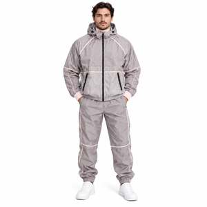 Ensemble survêtement coupe-vent personnalisé pour homme en nylon, veste et pantalon, à capuche, pour sports de plein air, survêtement de course personnalisé pour homme - Product Image 1