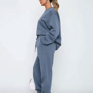 Ensemble de survêtement en coton bleu pour femme, col rond, manches longues, coupe ample avec logo imprimé, sweat-shirt décontracté et pantalon à cordon de serrage - Product Image 3