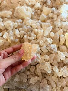 Résine naturelle de gomme Damar indonésienne de qualité supérieure, ultra-claire, haute pureté, résine polyester/acrylique non saturée pour l'aromathérapie - Product Image 2