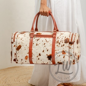 Vente en gros de sac polochon en cuir véritable à poils de vache avec logo personnalisé Bagage de voyage week-end et sac de voyage à main - Product Image 4