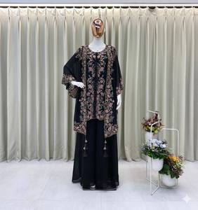 Ensemble Kaftan Sharara Indo-Occidental en Georgette avec Broderie Florale et Paillettes, Robe de Soirée Fusion 2 Pièces pour Mariages et Aïd - Product Image 3