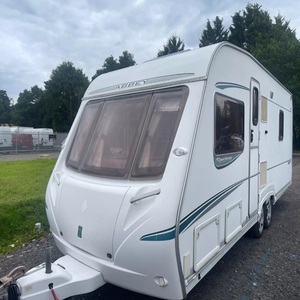 Caravane élégante pour l'exploration en plein air, légère, facile à remorquer et confortable pour les voyages. - Product Image 1