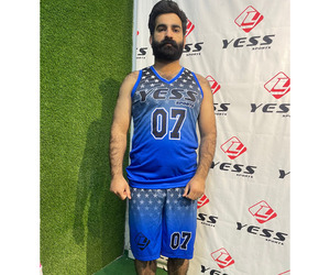 Ensemble d'uniformes de basketball personnalisés à faible MOQ, tenue de sport respirante pour le basketball - Product Image 3
