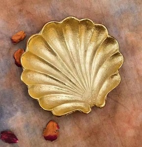 Fancy Luxury Modern Antique Serving Tray for Sale Newest Design Gold Color Leaf Metal Dishes Plates New Design Decoration - Product Image 3