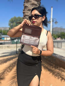 Nouvel arrivage de pochette à main en cuir usiné aztèque occidental pour femmes porte-monnaie à outillage multicolore portefeuille multi-usages en cuir matelassé aztèque unique - Product Image 6