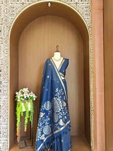 Sari en soie brute Khadi bleu à motifs floraux, tenue traditionnelle pour femmes, idéal pour les fêtes et les mariages. - Product Image 3