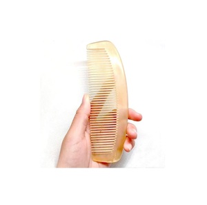 Peine de Cuerno de Búfalo Natural Hecho a Mano, Duradero, para Peinado en Casa o Salón, Diseño Elegante, Desenredante, para Mujer y Hombre, Uso en Salón - Product Image 3