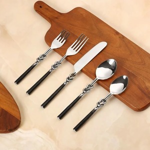 Ensemble de couverts en métal élégant, vaisselle haut de gamme pour les mariages, les banquets et les services hôteliers - Product Image 3