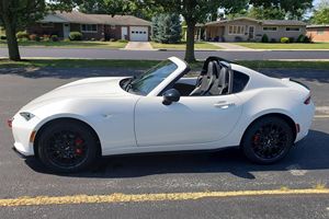 Mazda MX-5 Miata RF Club Cabriolet 2022 d'occasion en excellent état, prêt à être expédié dans le monde entier - Product Image 4
