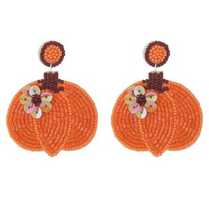 Pendientes de gota de declaración colgantes con diseño de bota con cuentas en blanco y negro hechos a mano, Hiba Enterprises Unisex de moda - Product Image 5